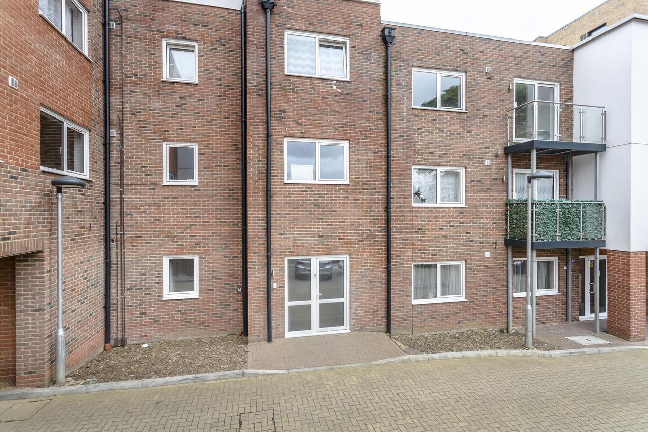 1 Bed Apt Sleeps 4 Luton  Exterior foto